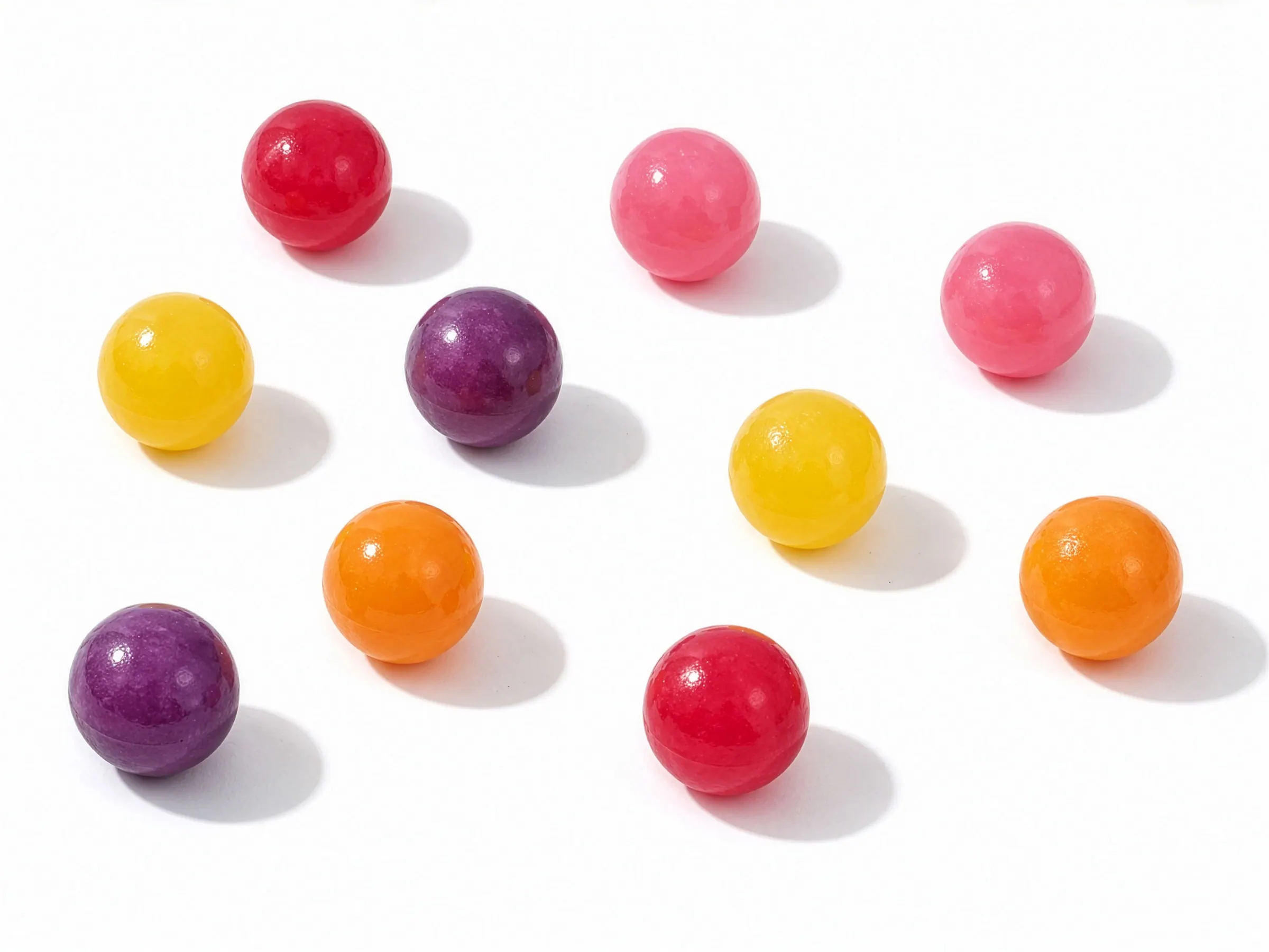Loose Bubblino gumballs in five colours on white